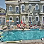 Taner Hotel 3*
